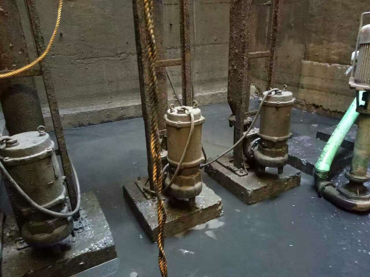 中山污水池清理